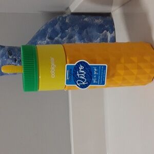 🌹Coolgear water bottle with removable sleeve. Retro style.Yellow and green. NWT